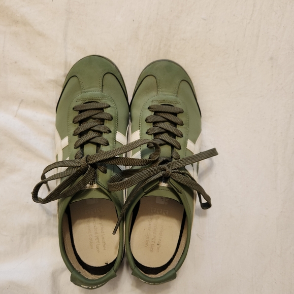 Closet clean out! - Picture 5 of 8